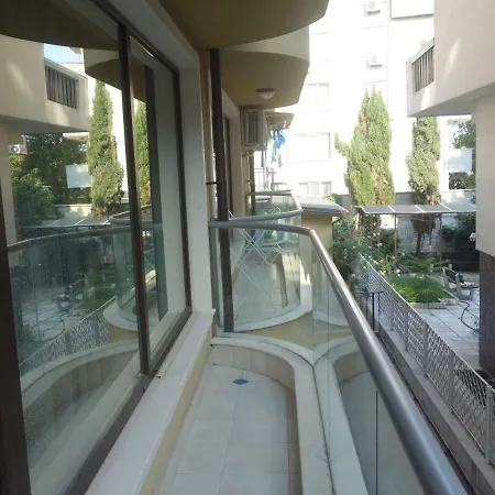 Daire Sea Garden Marina 2 *